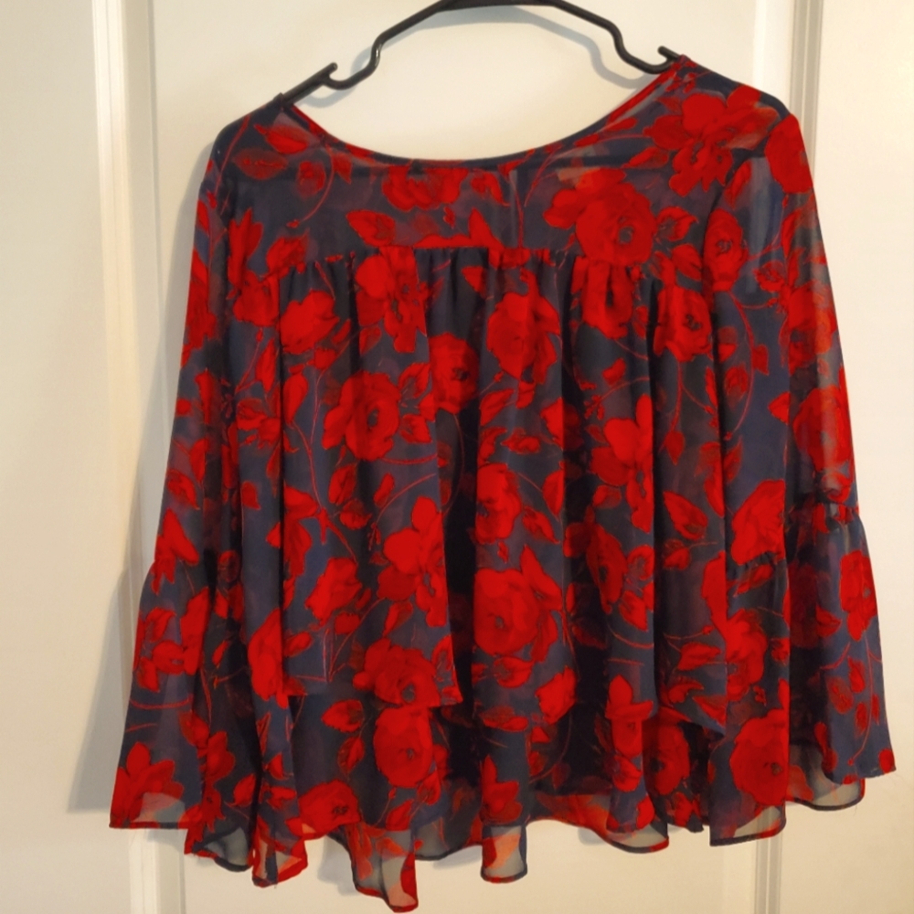a.n.d ea wy  Red and Blue scooped neck blouse Polyester 3/4 bell sleeves. Medium